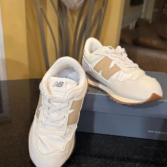 New Balance Kids' Cream and Tan Sneakers toddler 10 - Picture 7 of 8